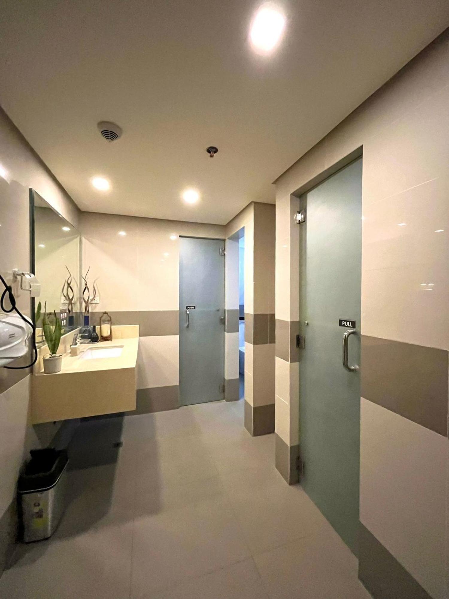 Studio At 81 Newport Boulevard Near Naia With Free Access To All Amenities Up To 2 Pax Manila Esterno foto