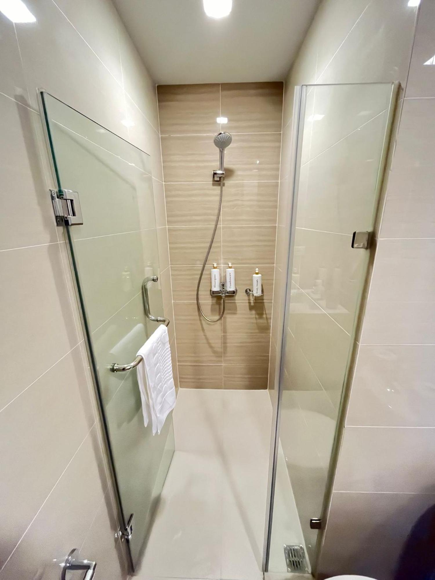 Studio At 81 Newport Boulevard Near Naia With Free Access To All Amenities Up To 2 Pax Manila Esterno foto